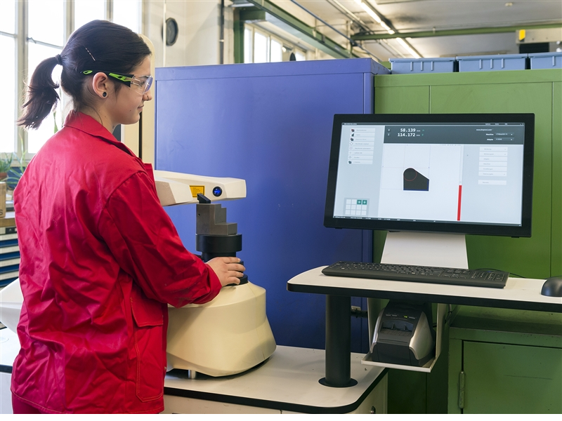 #MonTag der #Ausbildung: Werkzeugmechaniker/innen fertigen Stanzwerkzeuge, Gieß- und Spritzgussformen oder Vorrichtungen für die industrielle Serienproduktion und den Maschinenbau, zudem auch feinmechanische bzw. chirurgische Instrumente.