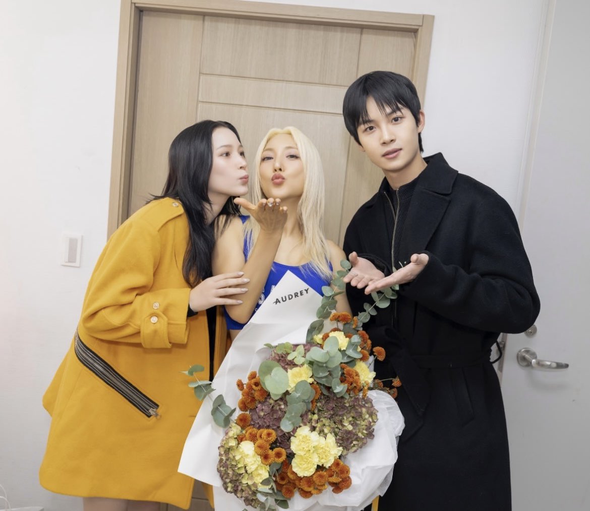 leanavvabHQ's tweet photo. lea navvab with bada last december 8, 2024. this was backstage after the “2024 bada concert the ocean-i’m your home”.
#LEANAVVAB #랴밥 #JungLea #정리아
#JLEA #郑丽雅 #아이메트유 #imetu
#BADA #바다 #SES바다 #SESBada https://t.co/AafEWj3mD3