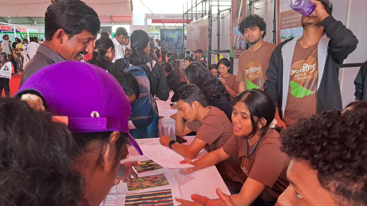 TamhaneVaiju's tweet photo. Last five days SPPU students interacted with thousands of farmers across Maharashtra, displaying importance of soil microflora, soil health and care practices through games, posters, short films and questionnaires...great.. congratulations #matimol #sppu #kisan https://t.co/E3r0C6iR6j