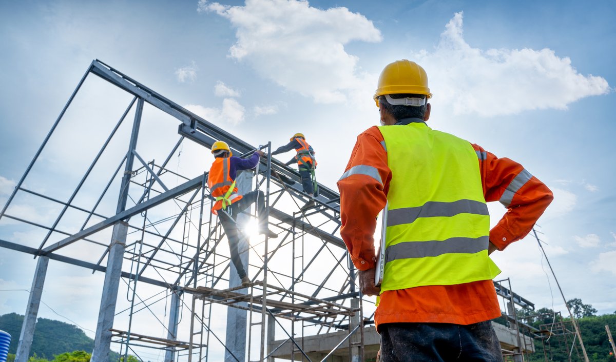 1NTS's tweet photo. Falls when working at height remain the most common kind of workplace fatality.
Considering the risks associated with #workatheight and putting in place sensible and proportionate measures to manage them, is an important part of working safely.
#trainthetrainer #cityandguilds https://t.co/aAhucSn9e5