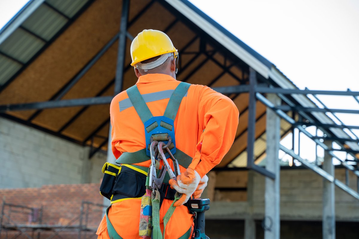 1NTS's tweet photo. Falls when working at height remain the most common kind of workplace fatality.
Considering the risks associated with #workatheight and putting in place sensible and proportionate measures to manage them, is an important part of working safely.
#trainthetrainer #cityandguilds https://t.co/aAhucSn9e5