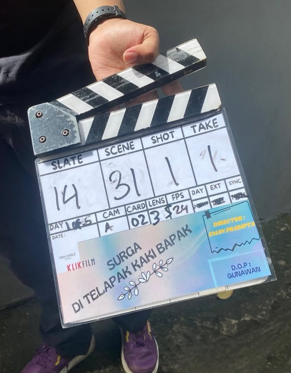AriKeling's tweet image. 🎬
Bismillah. 

Sutradara: Eman Pradipta
D.O.P 🎥📷: Gunawan

#AriKeling #ScriptWriter #Film