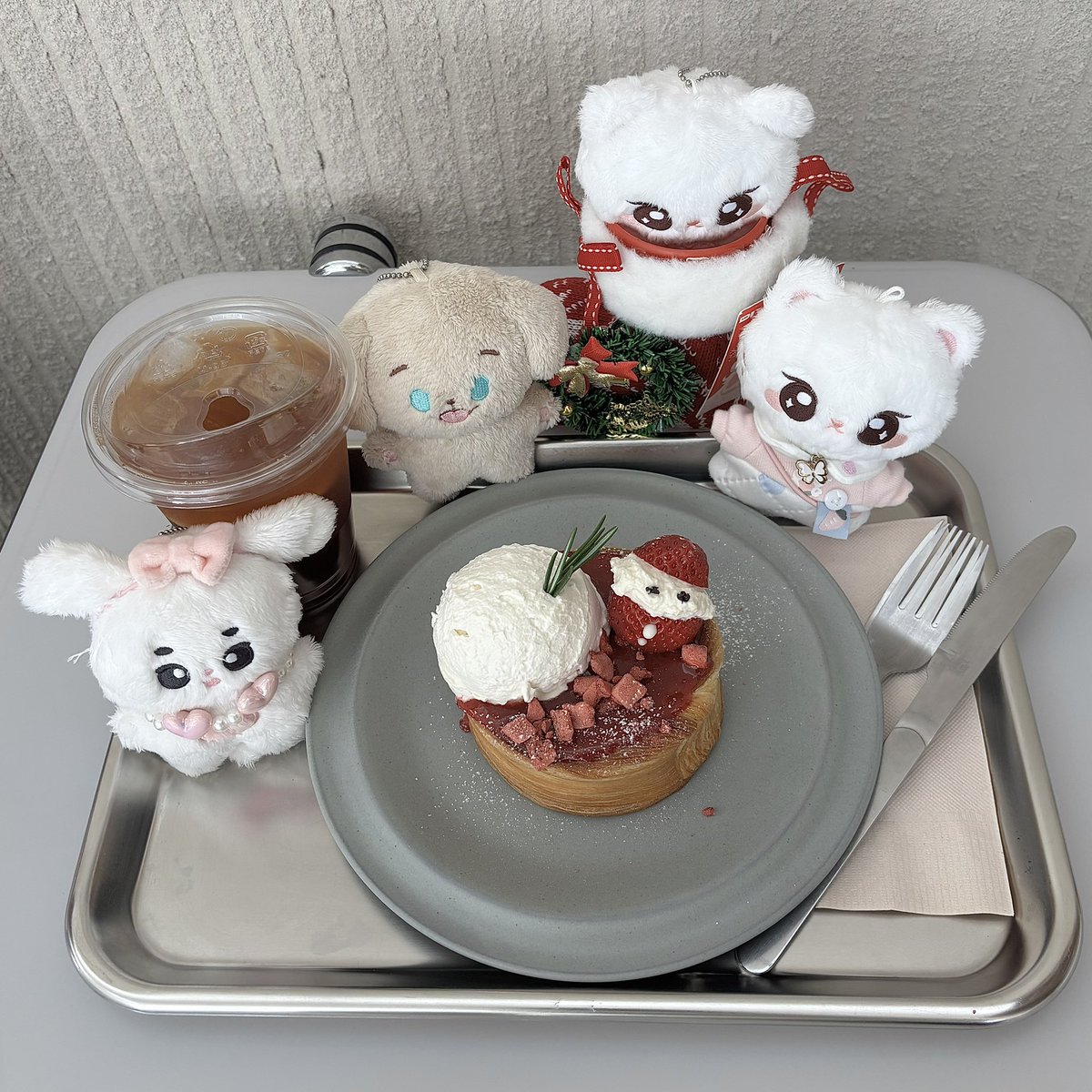 jam_xz4's tweet photo. ᡣ𐭩 •｡ꪆৎ ˚⋅ 🍓🎅🏻🎄 https://t.co/z3d4OJhD5v