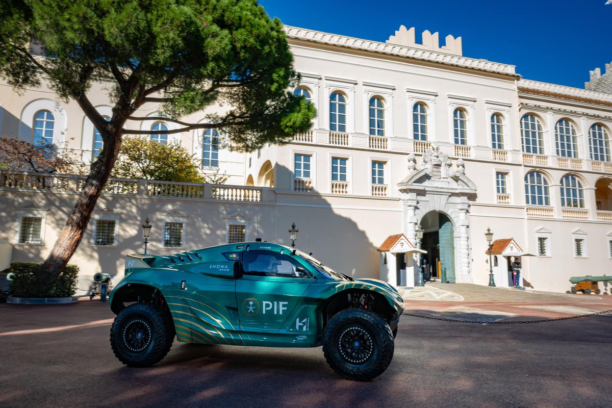 rwthofficial's tweet photo. 🇲🇨
#Monaco’s Prince Albert II drove the hydrogen racing vehicle "Pioneer 25" from the Prince's Palace and drove through the streets at the inauguration of the Monaco Hydrogen Forum at the Hermitage Hotel #MonteCarlo.
📸 Palais Princier #PrinceAlbert #AlbertII #PalaisPrincier #Munegu