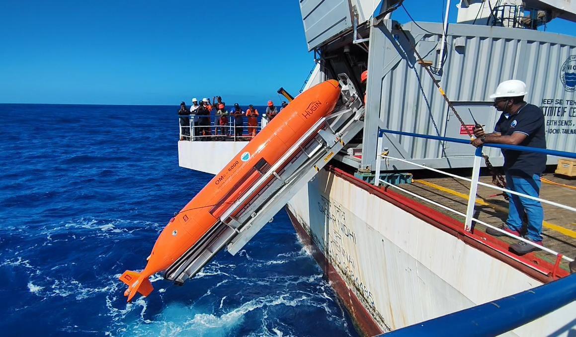 MoesNiot's tweet photo. High Resolution Deep Sea Exploration and Imaging at 4500 m depth of Hydrothermal sulphides field at the Central and South West Indian Ridges in Southern Indian Ocean was done successfully, by the team of Scientists [NIOT & NCPOR] led by Dr.N.R.Ramesh, Scientist-G, NIOT during December 2024 expedition onboard Sagar Nidhi.

@narendramodi @PMOIndia @OfficeOfDrJS @DrJitendraSingh @Ravi_MoES @moesgoi @PIB_India