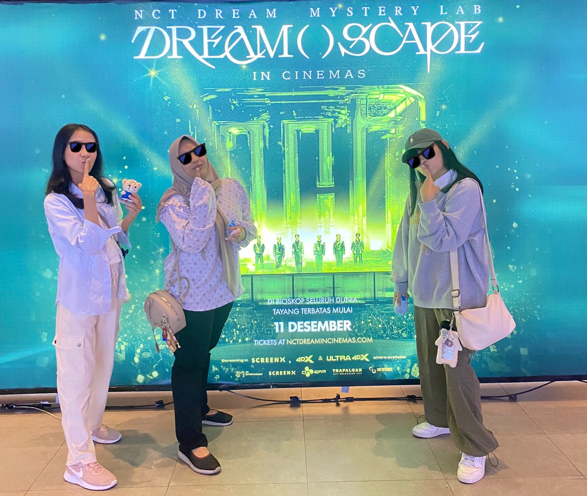 cutejaeminiee's tweet photo. Kemarinnnn super duper happy bgtt nonton dream + ketemu anak2 lucu iniii @ayjmcity @remarkfss!! Makaciii udh mau barengg, semoga bisa main2 bareng lg yaa🥹🥹🤍🤍

Beneran isinya lawak bgt ketawa trs tp begitu di mrt tenaga nya langsung pada abis😭😭 wkwkwk https://t.co/e3uHl1pWRo