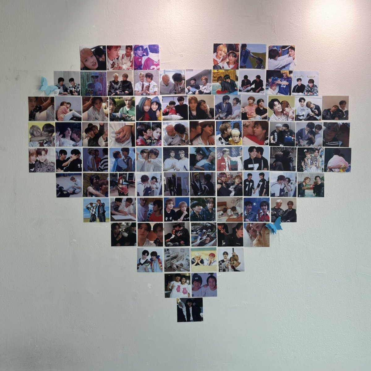 ทางทีมจัดคาเฟ่สวยมากๆๆ ชอบทุกมุมเลย มุมโปสเตอร์หนังคือที่หนึ่ง กับโมเม้นที่เรียงเป็นรูปหัวใจ น่ารักมากๆ ยืนไล่ดูครบทุกรูปเลย💗💗💗 และคอนเฟิร์มแล้วว่าฮยอกเจนชิปเป้อสวยทุกคน🤭👌🏻 #Walkwithyouhn