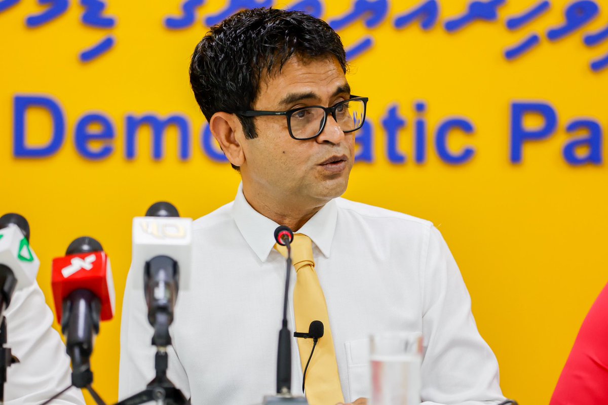 MDPSecretariat's tweet photo. އެމްޑީޕީގެ ނޫސްވެރިންގެ ބައްދަލުވުން ކުރިއަށްދަނީ.
#MdpPress https://t.co/LmFMGc87tW