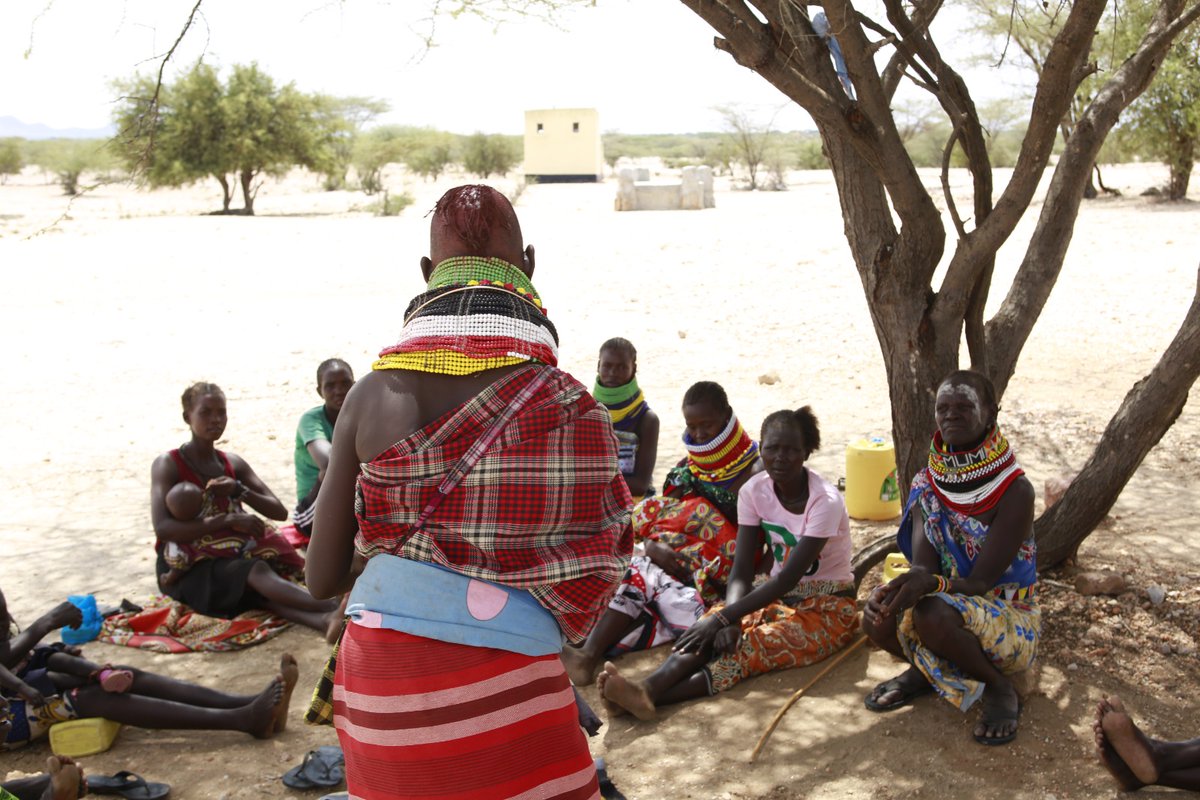 Meet Jesca , a community health promoter in Turkana educating women on essential nutritious foods.  The community recovering from the #drought emergency has received cash assistance to access food through the generous funding of the American people through @USAIDsaveslives 1/2