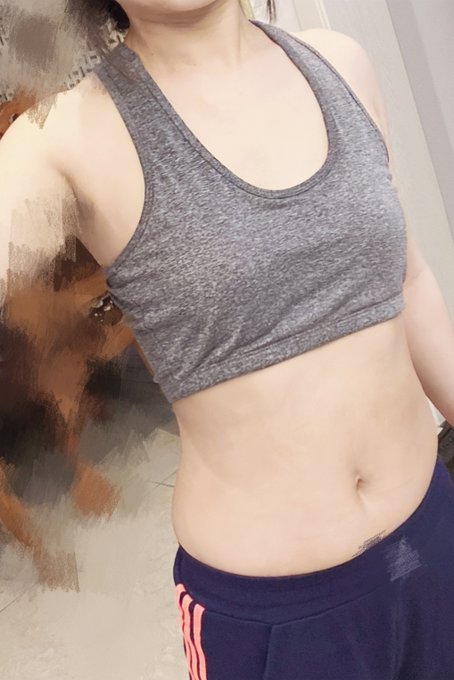 一個月胡吃海塞胖了6斤哈哈哈哈
囤肉過冬,來年再減😂 