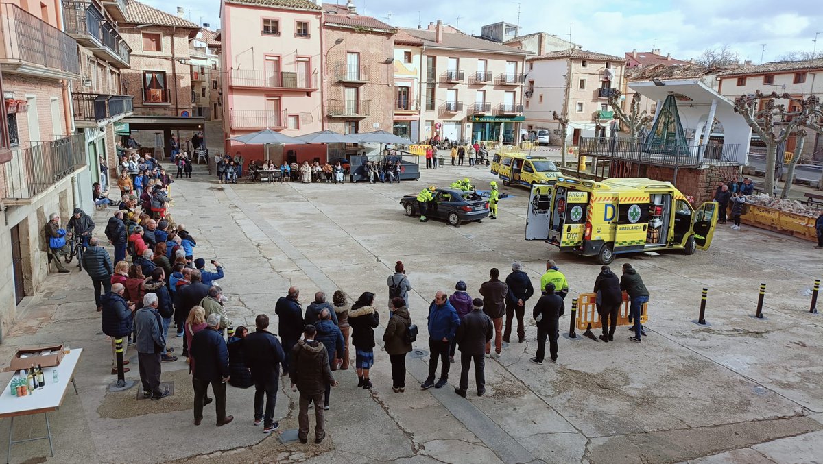 🚗 Simulacro de extricación y rescate ayer en #LosArcos. Los asistentes pudieron ver cómo accedimos hasta el interior de un vehículo accidentado, liberando al conductor atrapado.