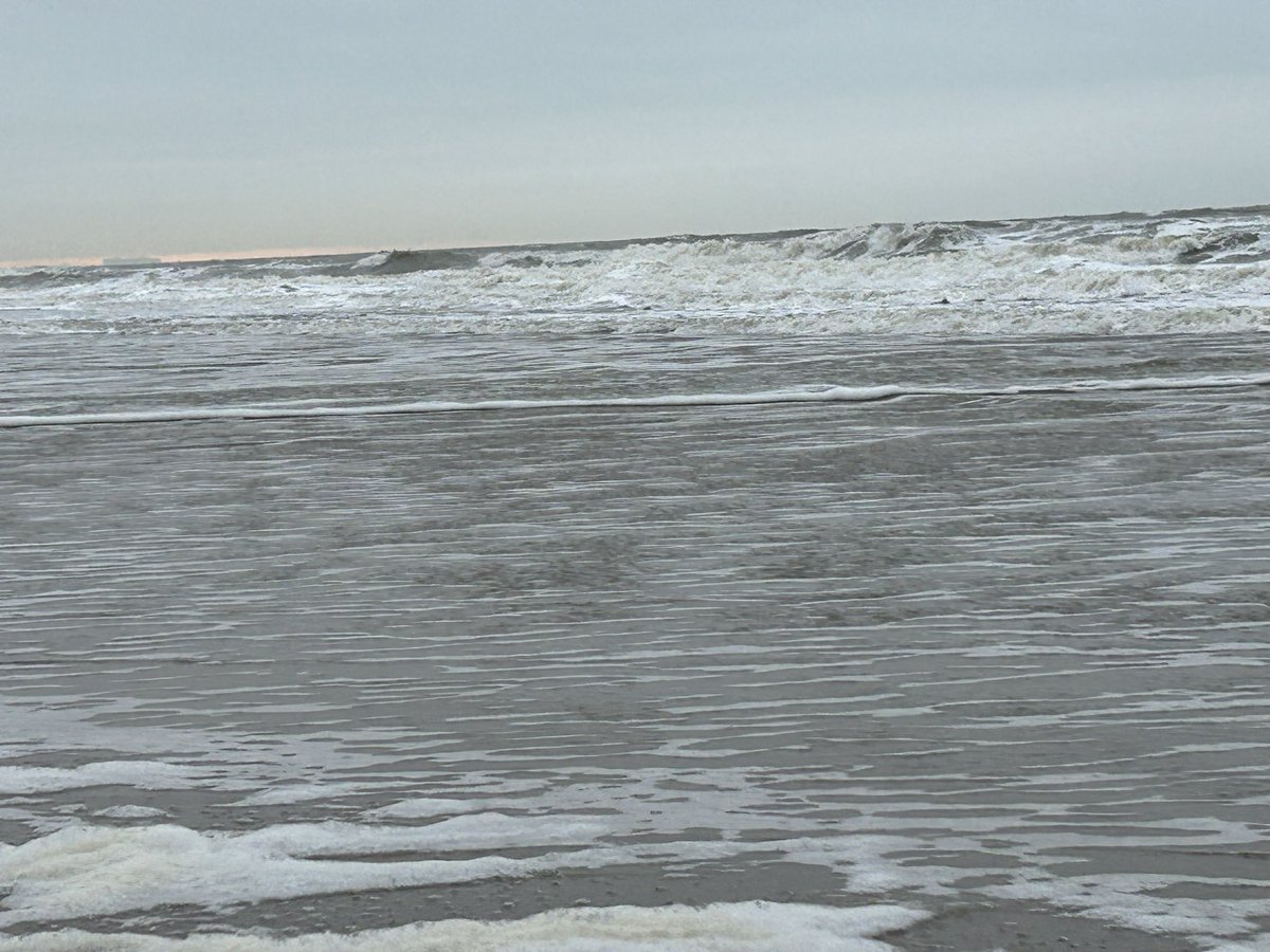 Het zonsondergangenstelsel,
hulde zich weer eens in mist,
als zo’n wonderlijk vertelsel,
waarvan je de pointe mist.
#dagdicht