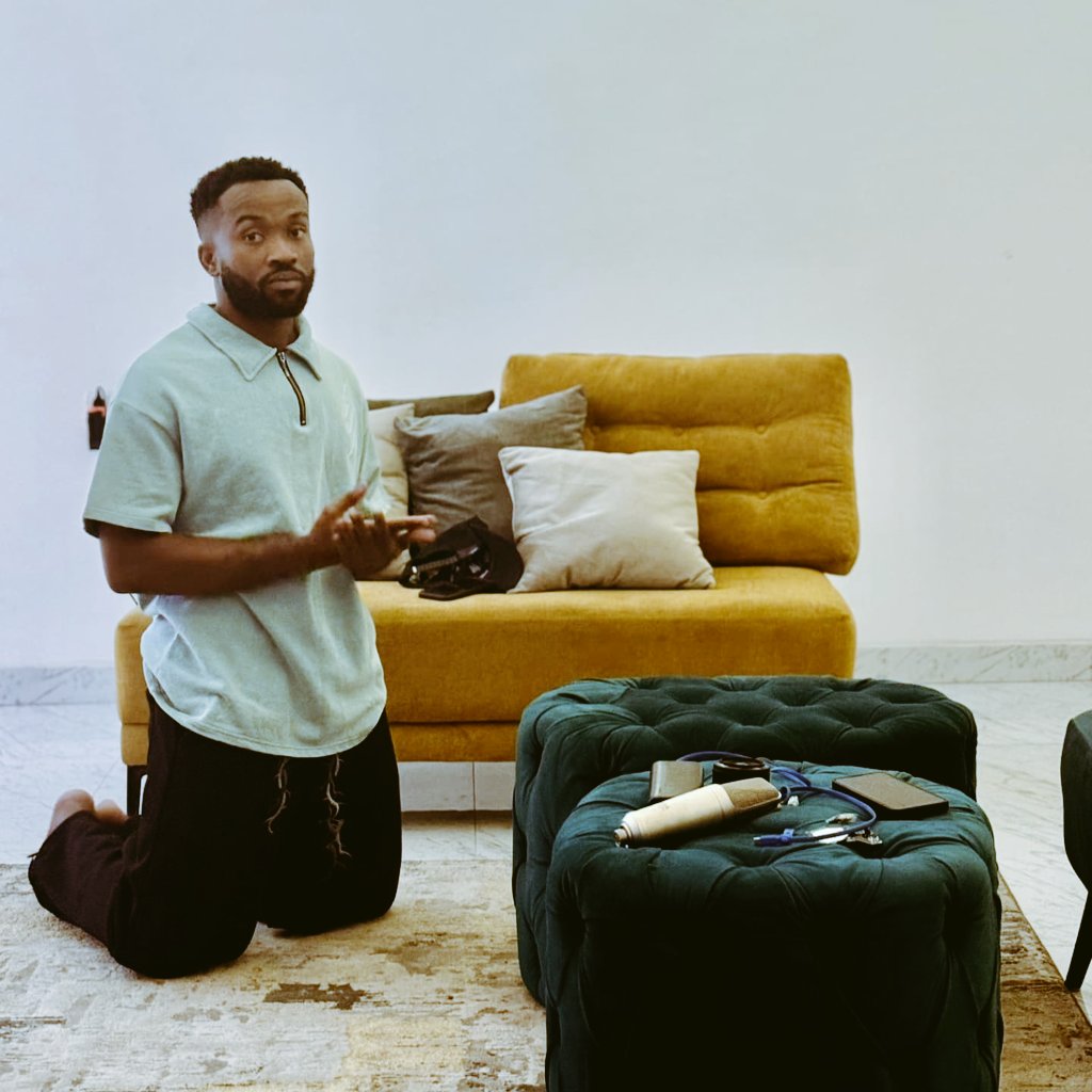 Me when my laptop freezes mid-session… 'God abeg, don’t let this beat die on me!' 🙏😂

Producers, artists If you’ve ever begged your tech like this,drop your funniest studio struggle story below!

#MusicProducerLife #FirstPost #StudioHustle #LevelUpBeats