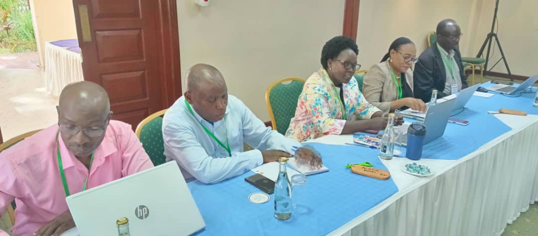 ASARECA's tweet photo. The Regional #CapacityBuildingWorkshop on Preparedness and Response to new and emerging pests and diseases of Banana in the East African Community has today (16, December 2024) kicked off in Nairobi, Kenya. This workshop is meant to build the capacity of stakeholders in preparedness and response to new and emerging banana diseases. Specifically, the stakeholders gathered here will appraise and review stakeholder responses and strategies to banana enemies; #BananaBunchyTopVirus (BBTV) disease, #BananaXanthomonasWilt (BXW), #BananaBacterialWilt (BBW). The workshop is organized by @ASARECA In collaboration with @jumuyia, @IITA_CGIAR , @CABI_News , @KephisKe and is supported by the #CAADP-XP4 Programme, funded by the #EU and managed by #IFAD