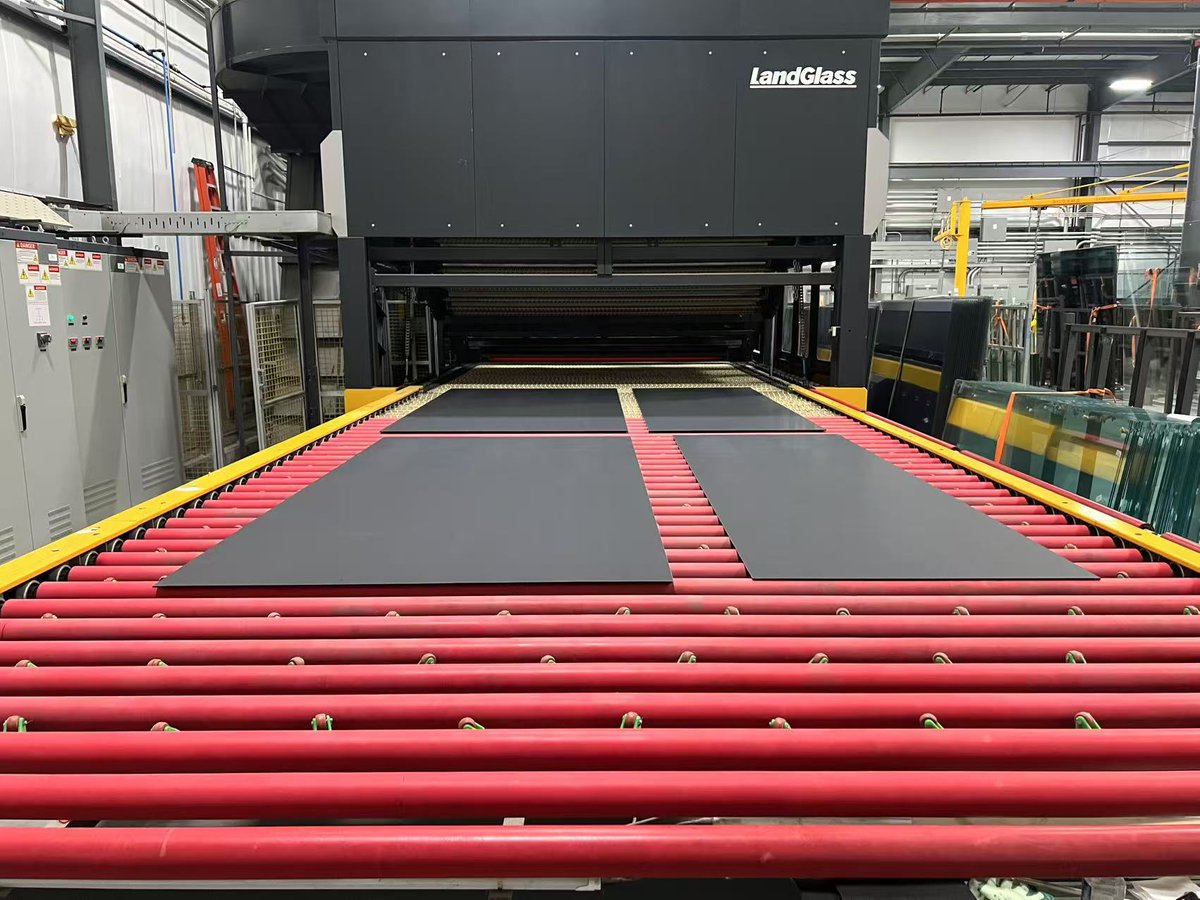 LandGlass's tweet photo. #LandGlass #glasstemperingmachine
Recently, LandGlass provided a tour service for the machinery installed in Wuhua Tianbao's US factory for five years, helping its flat and curved two-way glass tempering furnace operate stably and strongly supporting obtaining more orders. https://t.co/cbebq3niRS