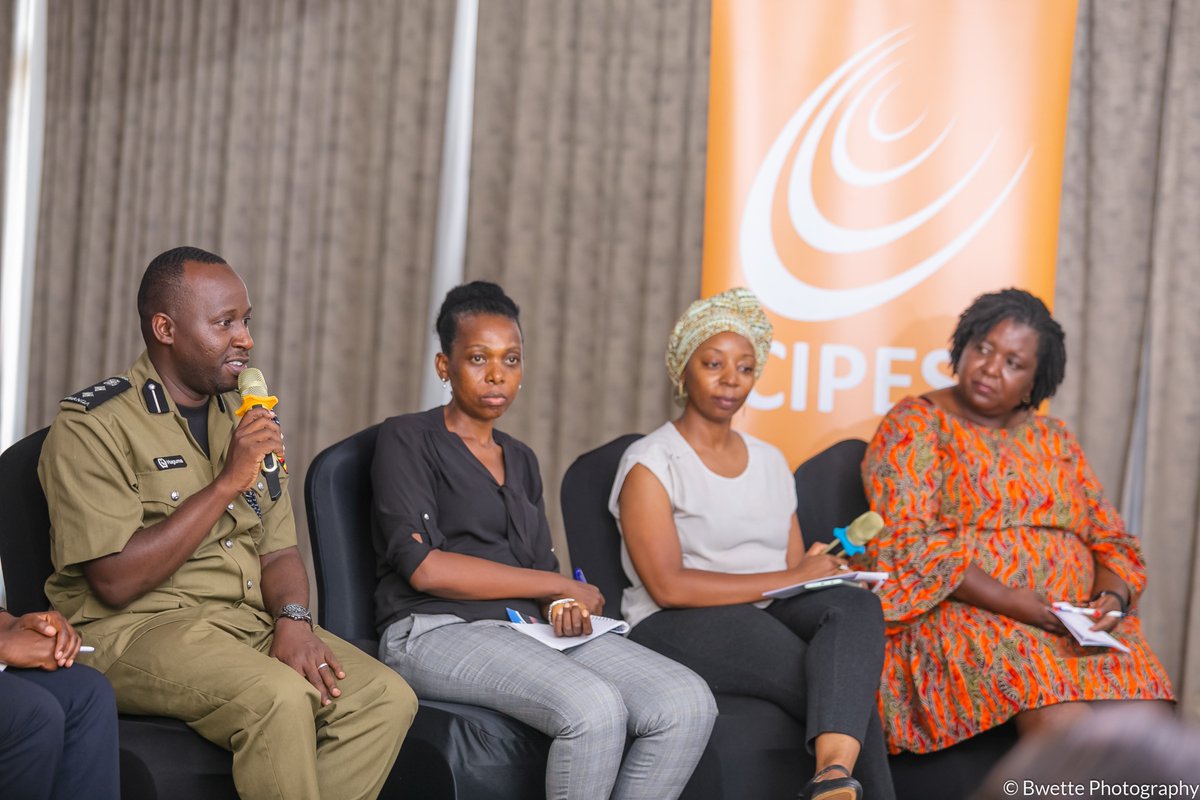 cipesaug's tweet image. Women &amp;amp; marginalized groups face online harassment, limiting their digital rights. 💻💔
CIPESA equips organizations to combat GBV in digital spaces through workshops and tools. Let&apos;s build a safer and more inclusive internet.🌐
🔍tinyurl.com/53vrts24
#DigitalRights