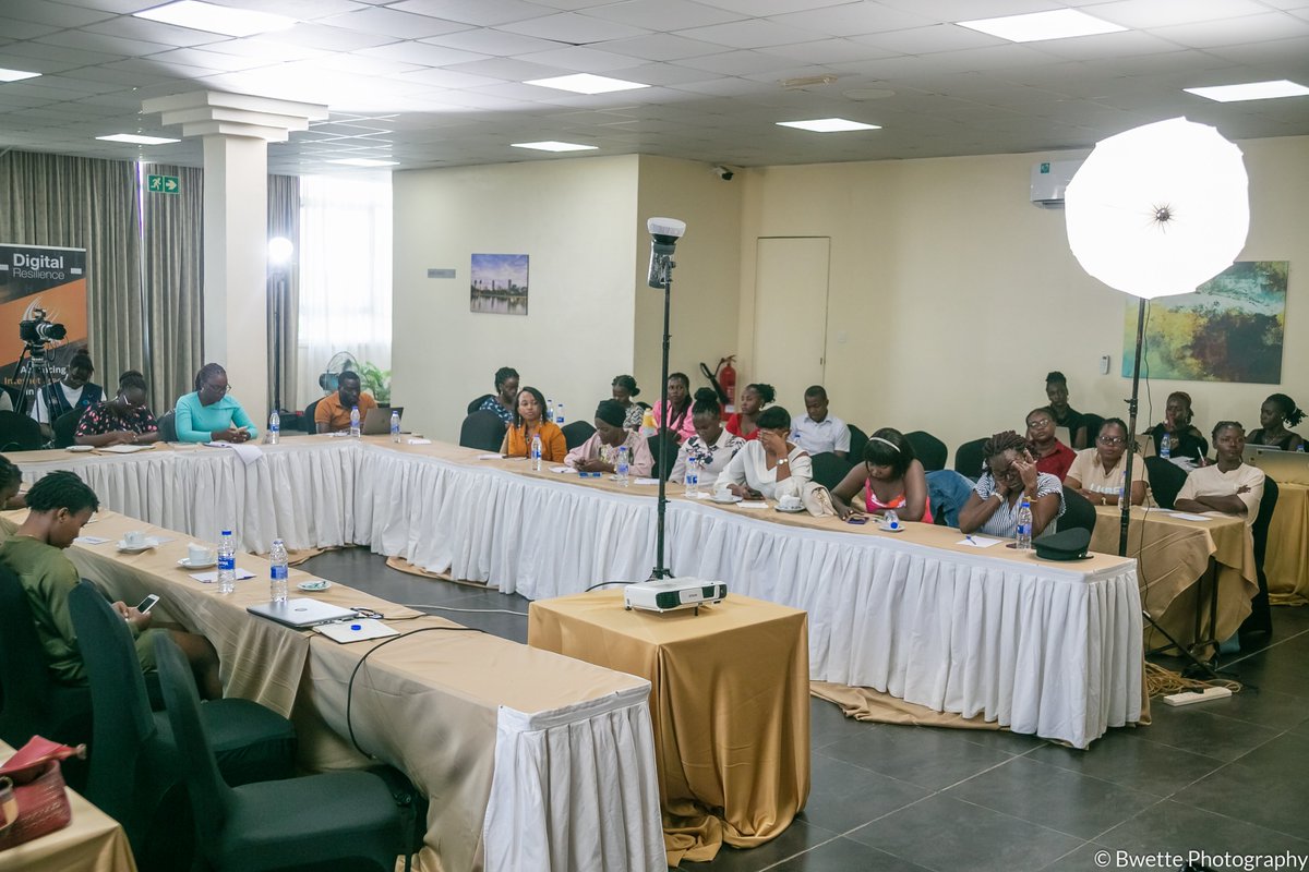 cipesaug's tweet image. Women &amp;amp; marginalized groups face online harassment, limiting their digital rights. 💻💔
CIPESA equips organizations to combat GBV in digital spaces through workshops and tools. Let&apos;s build a safer and more inclusive internet.🌐
🔍tinyurl.com/53vrts24
#DigitalRights