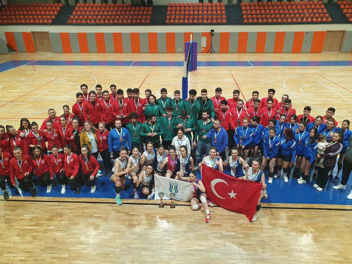 🏆 Voleybol Bölgesel Liginde Şampiyonuz

Sakarya Uygulamalı Bilimler Üniversitesi kadın ve erkek voleybol takımlarımız, Kastamonu Üniversitesi ev sahipliğinde düzenlenen Türkiye Üniversitelerarası Voleybol Bölgesel Lig Müsabakaları’nı şampiyon olarak tamamladı. 👏👏
