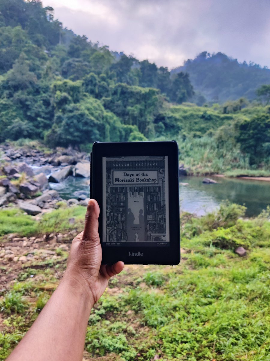 KaviyaGSub's tweet image. #Book14

Reading Japanese slow novel/slice of life in the midst of mountains and a flowing river feels like a warm hug and rasam sadam on a tough day 😭