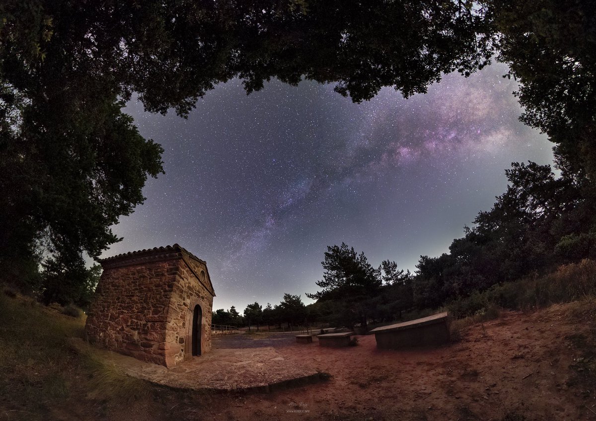 Les Muntanyes de Prades i Serra de Montsant, un cel fosc reconegut internacionalment ✨

📷 <a href="/parcastroprades/">Parc Astronòmic Prades</a> 

Tot un territori, 32 municipis, 4 comarques <a href="/gencat/">Generalitat de Catalunya</a>