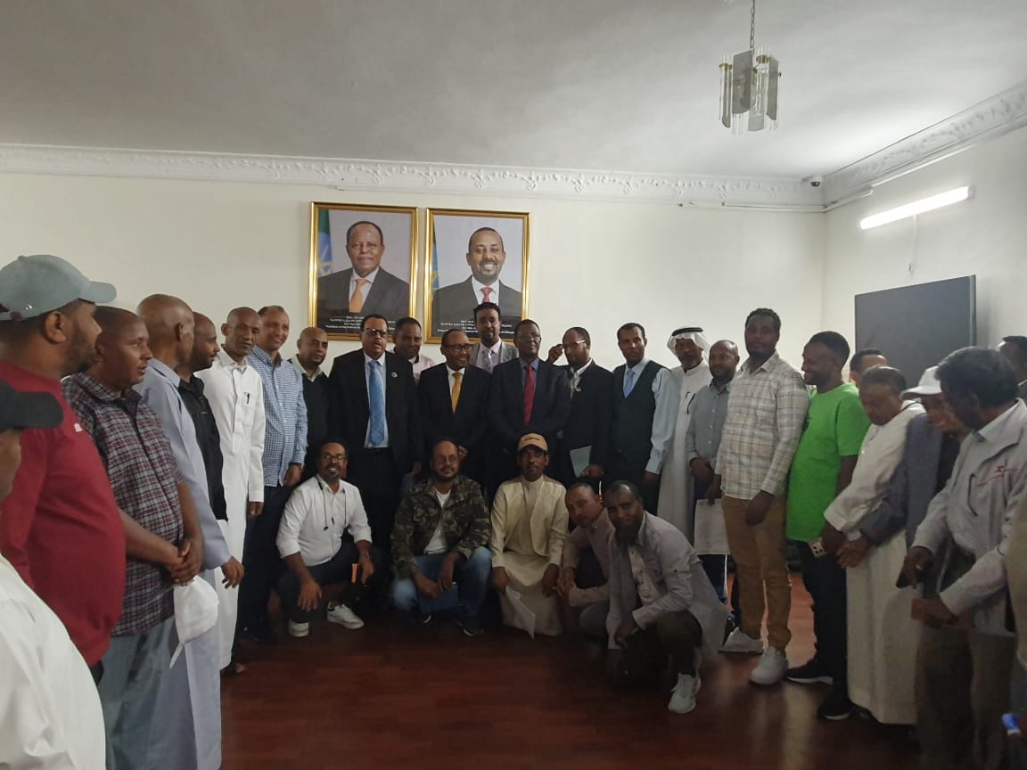 MuktarKAbdu1's tweet photo. Had a productive meeting with Ethiopian community resident in Jeddah, the KSA. Was a good opportunity to hear straight from the community which, in turn, helps us  to work closely with  pertinent institutions in the KSA &amp; the community members themselves.
@MuktarKAbdu1 https://t.co/CjFzptaple