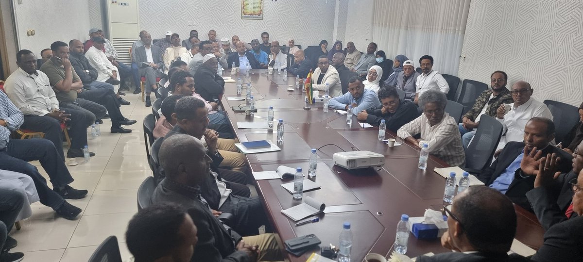 MuktarKAbdu1's tweet photo. Had a productive meeting with Ethiopian community resident in Jeddah, the KSA. Was a good opportunity to hear straight from the community which, in turn, helps us  to work closely with  pertinent institutions in the KSA &amp; the community members themselves.
@MuktarKAbdu1 https://t.co/CjFzptaple