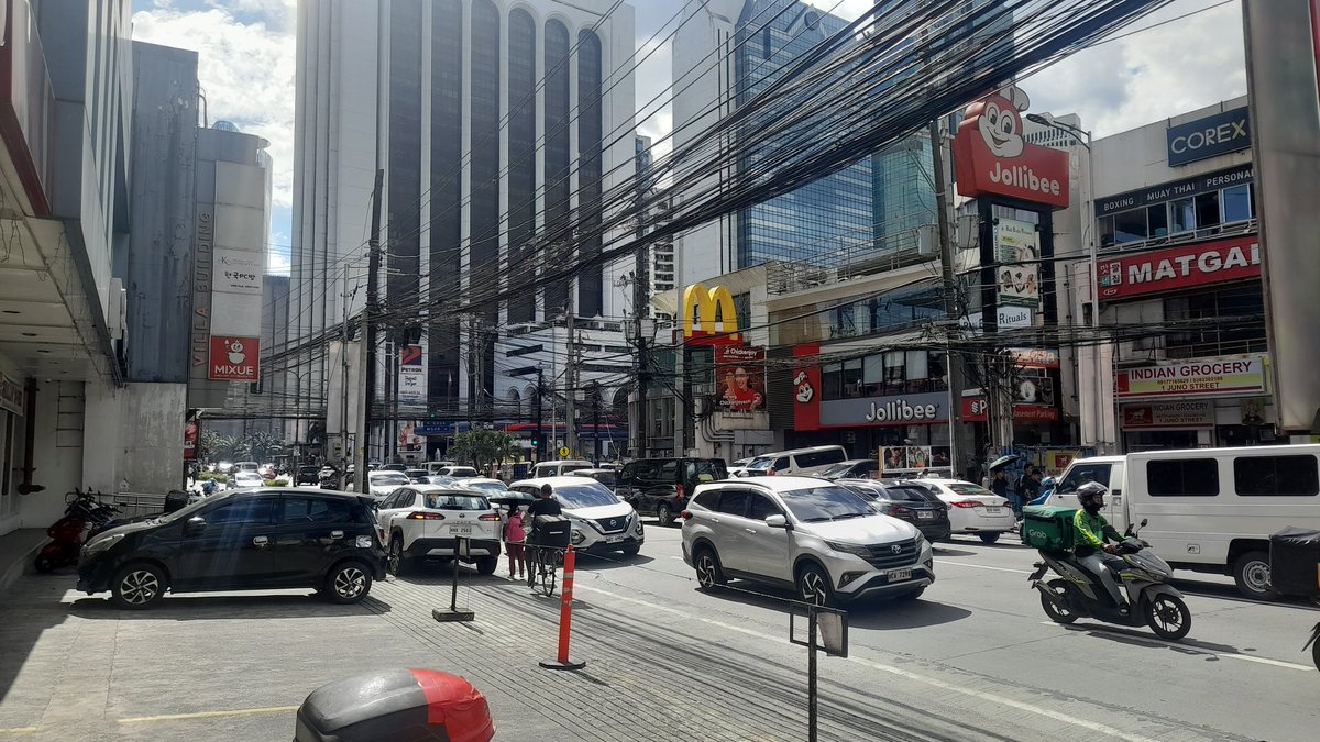QTLingAlex's tweet photo. Im in manila https://t.co/Fh5MymaVQU