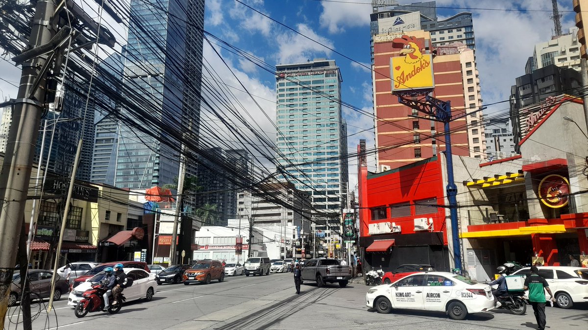 QTLingAlex's tweet photo. Im in manila https://t.co/Fh5MymaVQU
