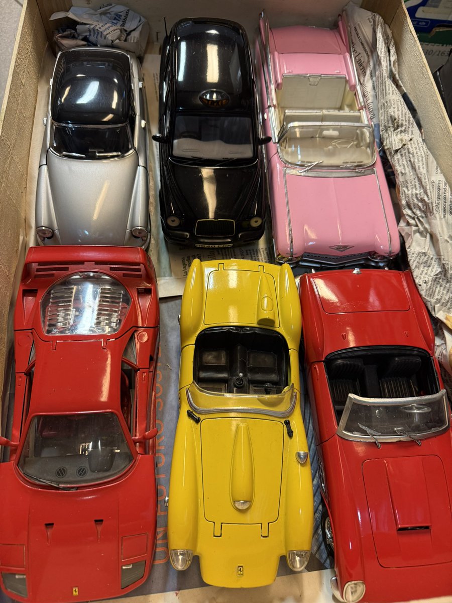 cars_tiny's tweet photo. Scala 1:18 km zero! #tinycars #burago #maisto #solido #toys #scala118 #occasione #usato #mercatini #milano #shopping #regali https://t.co/ifPPxPxfSa