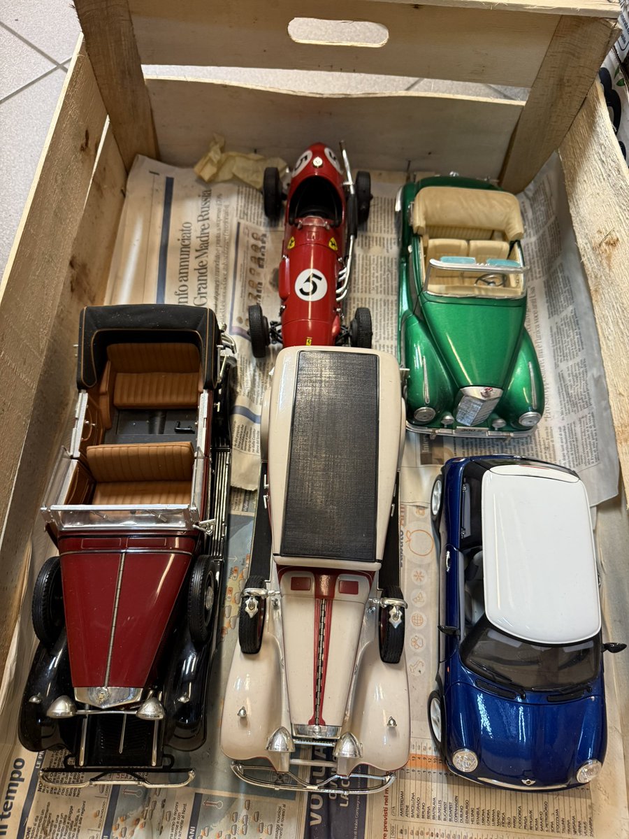 cars_tiny's tweet photo. Scala 1:18 km zero! #tinycars #burago #maisto #solido #toys #scala118 #occasione #usato #mercatini #milano #shopping #regali https://t.co/ifPPxPxfSa
