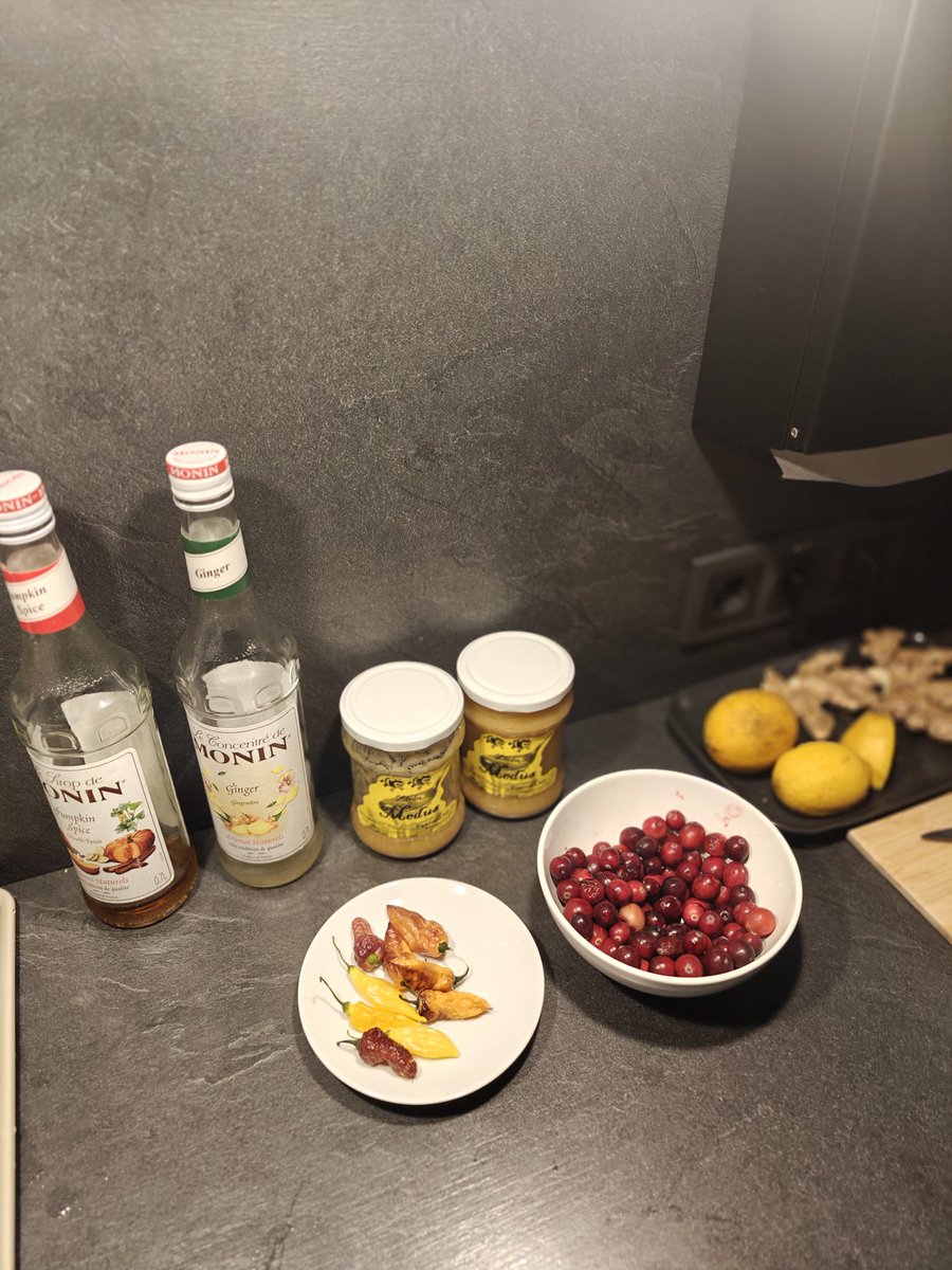 ivarssvilans's tweet image. Ziemassvētku garšu komplektiņš darbā. :) #LETA