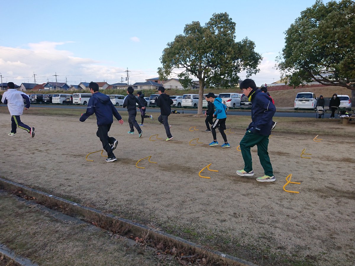 DrGte7O2Myl2cb2's tweet photo. 12月15日の活動の様子

小学生　中学生の陸上チーム、
滋賀アスリートです。

入会は毎月可能です。
体験参加歓迎します。
野洲川河川公園で活動中。
https://t.co/1zTaLHNTts

#滋賀陸上
#陸上教室
#パリ五輪
#小学生陸上
#中学生陸上
#野洲市
#守山市
#栗東市
#草津市
#速く走る https://t.co/E5XVz3vh3I
