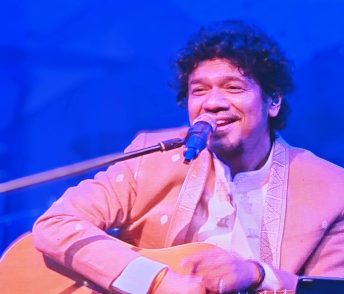 Humanitarian30's tweet photo. Attended Jashn-e-Rekhta!! 

@paponmusic performed ghazals. This Mehfil truly celebrated the essence of ghazals! 

Here are few pictures from the night.

#papon #ghazal #mehfil #jashnerekhta https://t.co/qLR5j45r65