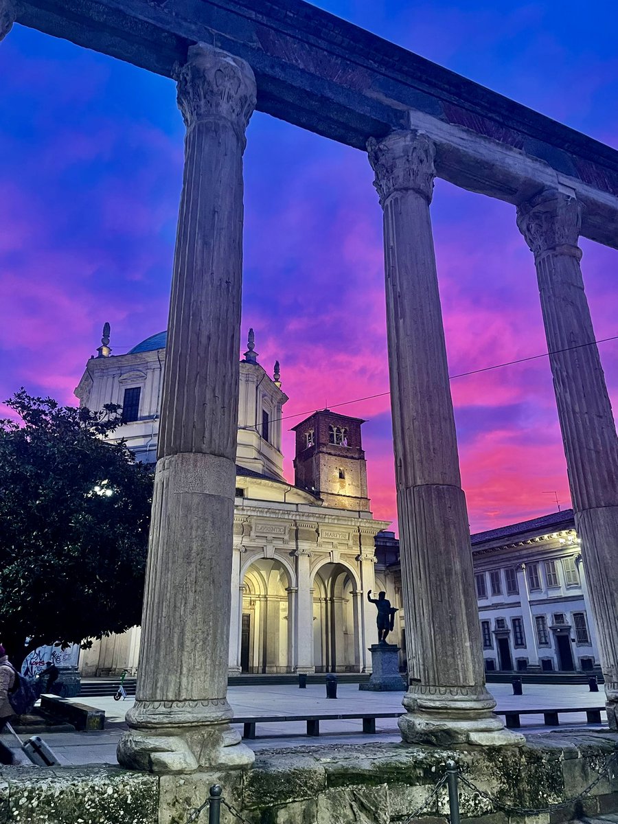 enzomazza's tweet image. #earlyrunning Colonne e Parco delle Basiliche
I colori dell’alba oggi a Milano