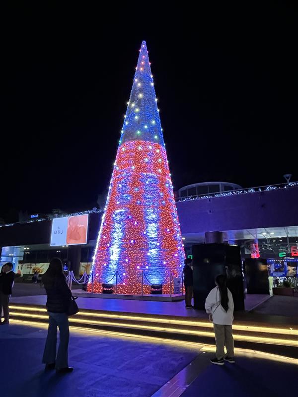 AdvanceTrigger's tweet photo. 🎄ですね。
東京ドームのイルミネーションお届けします。
＃カーボン工房
＃カー���ン加工
＃クリスマス
#イルミネーション https://t.co/np1qBvb5UZ