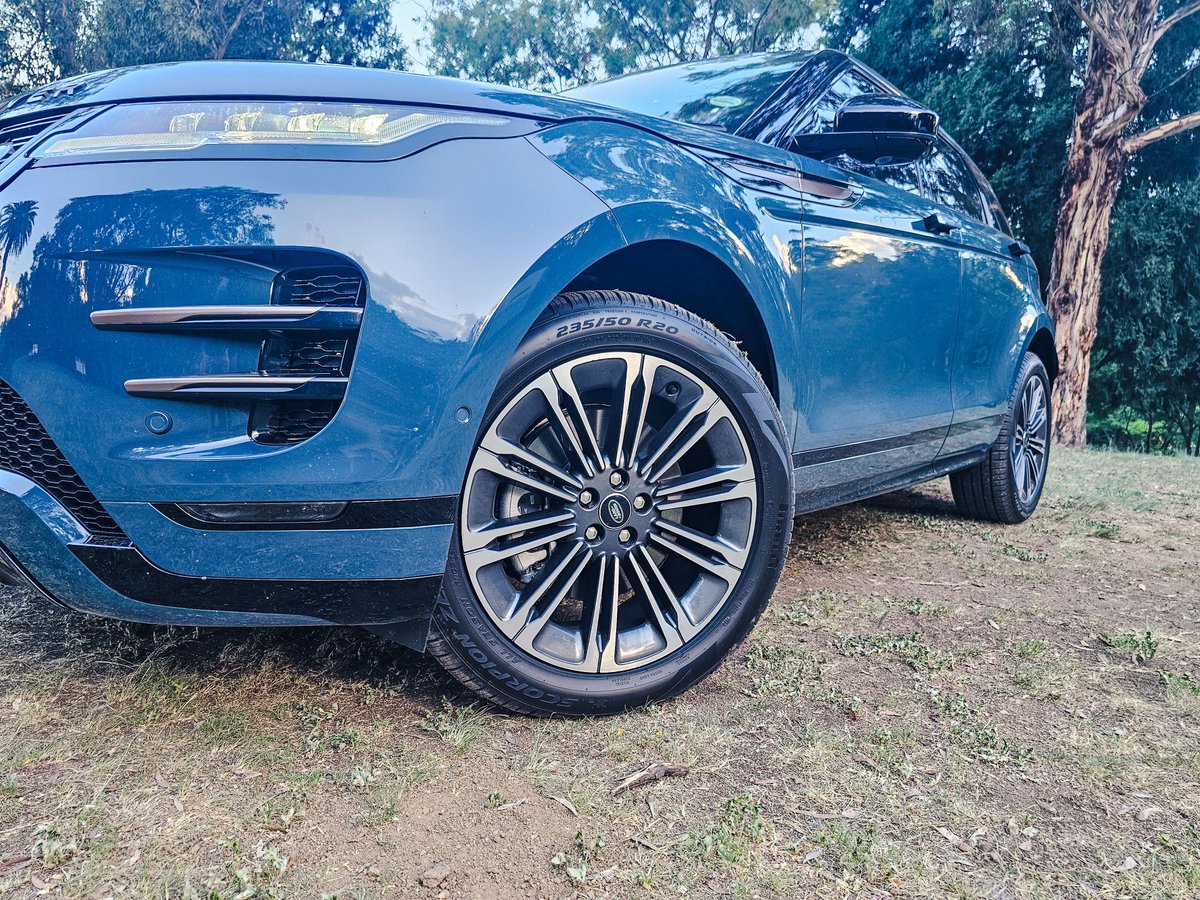 khuleonwheels's tweet photo. … consumption of the lower 4 L/100km, stylish looks, a classy meridian sound system and the polished Pivi-pro infotainment system. In our full review, we delve into more detail on why this car suits a very specific buyer and the stiff competition it faces.

📝/📸: @klyvque https://t.co/aC9cusZjmV