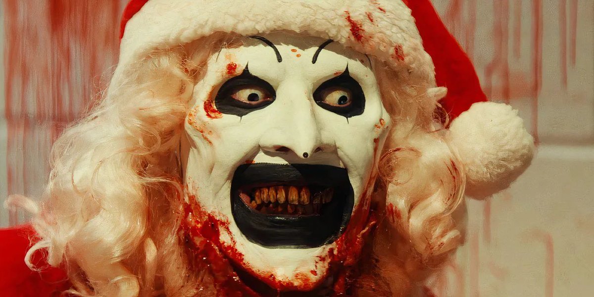__kurtsworld96's tweet photo. #テリファー3みた  #テリファー  #Terrifier  #テリファー聖夜の悪夢 
 #アートくんと旅

なんと✨️9回目✨️
【@yuusjra 】様 チケットありがとうございます〜‼️めちゃくちゃ楽しみました

最初のお家からおもちゃパクって配ってる悪いサンタさん🎅🎁今回も可愛かったです
やっぱりこの顔が一番好き https://t.co/TjbFgyJqhv