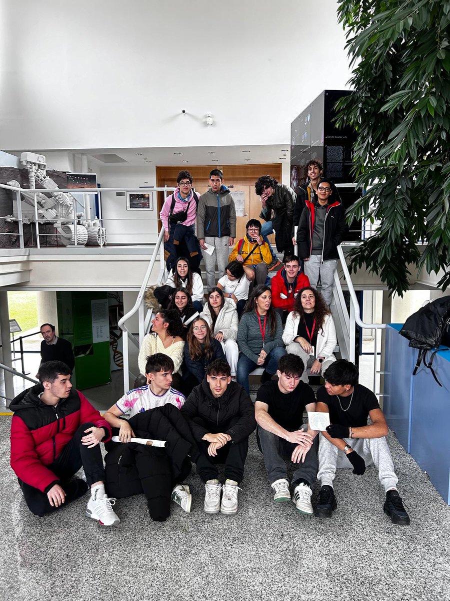 Centro Astrobiología (@c_astrobiologia) on Twitter photo El viernes 13de diciembre vinieron a conocer el <a href="/C_Astrobiologia/">Centro Astrobiología</a> los alumnos de 2 de Bachillerato del Colegio Santa Maria del Bosque junto con dos de sus profesoras. Pasamos un rato muy agradable y ameno entre los que tienen un afán de conocimiento. El viernes 13de diciembre vinieron a conocer el <a href="/C_Astrobiologia/">Centro Astrobiología</a> los alumnos de 2 de Bachillerato del Colegio Santa Maria del Bosque junto con dos de sus profesoras. Pasamos un rato muy agradable y ameno entre los que tienen un afán de conocimiento.