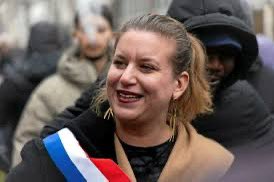 Anne_deProvence's tweet image. La poissonnière de Gaza ou la boursouflée de Sarcelles #MathildePanot, déclarait hier dans un communiqué spécial que son parti de crevards #LFI_Onpeutplusvousblairer refuserait catégoriquement de se rendre à l’invitation du mou du g’nou #Bayrou le Mérou
Elle fait bien pour une