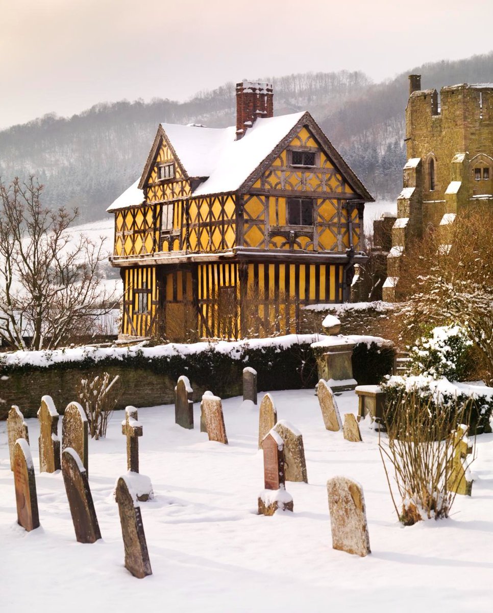 Let it snow, let it snow, let it snow ❄️

Stokesay Castle in Shropshire is one of the best-preserved fortified medieval manor houses in England.

The yellow timber-framed gatehouse was added in the 17th century and is decorated with ornate carvings.