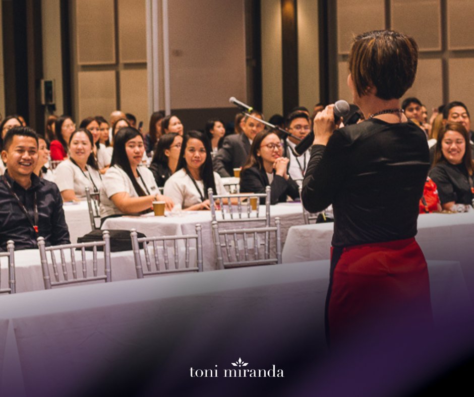 ToniMirandaPh's tweet image. Clear communication builds trust! Establish guidelines, use multiple channels, provide regular updates, encourage feedback, and train your team. Let’s ensure everyone is aligned! #ConsistentMessaging #Leadership