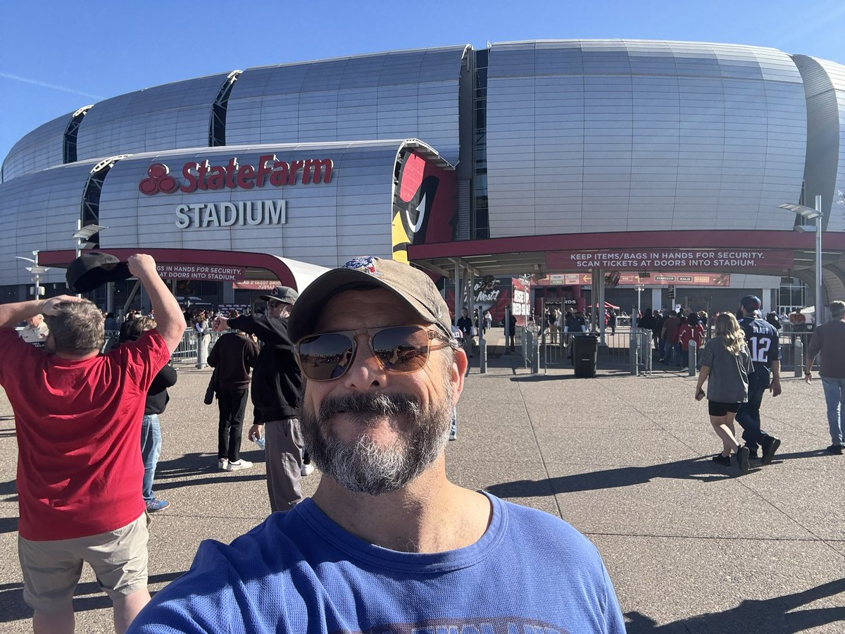 Was at the game today.  Another undisciplined mess.  Gonzo is a stud and Drakes doing anything he can.  But man Lowe at LT not the answer and why did we abandon the run game so early
Absolutely love this team no matter the record but they can be so much better