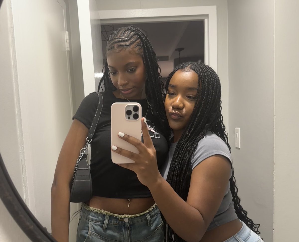 wonceI's tweet photo. happy birthday my sister my sweet baby angel my bff forever i love and miss you so much i can’t wait to see you again, you have such a beautiful soul i’m so grateful to have you as a friend i will cherish our friendship forever 20 will be so good to you i love you😭💞 @hourlynori https://t.co/s931o3Y2Bz