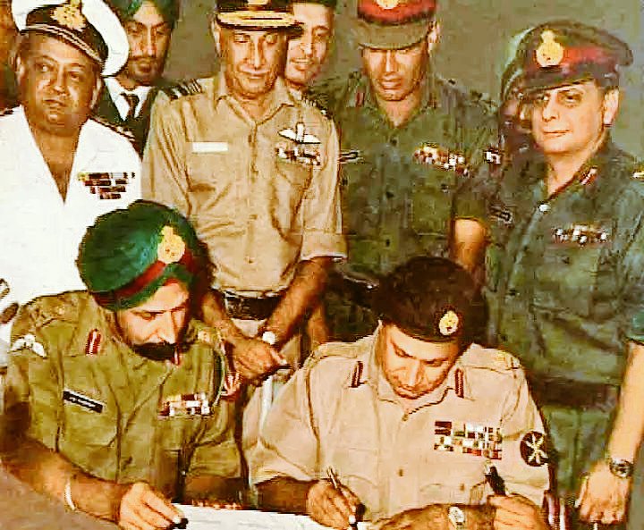 AmiSri's tweet photo. सच पूछो, तो शर में ही
बसती है दीप्ति विनय की,
सन्धि-वचन संपूज्य उसी का
जिसमें शक्ति विजय की।
#VijayDiwas
#IndianArmy
#AlwaysVictorious
#PakSurrenderDay
#VijayDiwas2024 https://t.co/lk7CmxaPpv