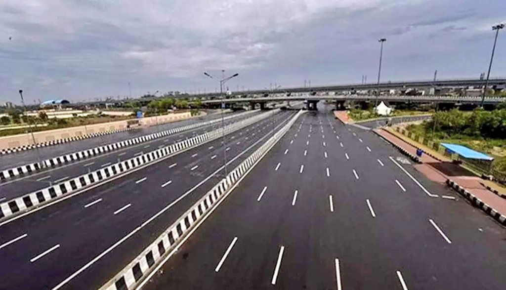 AndhraNexus's tweet photo. 🚨Narasanapeta to Ichchapuram NH is set for Six-lane expansion!
▫️Reviewed by Union Minister Rammohan Naidu.
▫️Central approval expected; work to start soon.
▫️There are plans to integrate Bhogapuram-Mulapeta Port with the Vizag-Mulapeta Beach Corridor.
#AndhraPradesh #APInfra https://t.co/fm7DgGKu7D