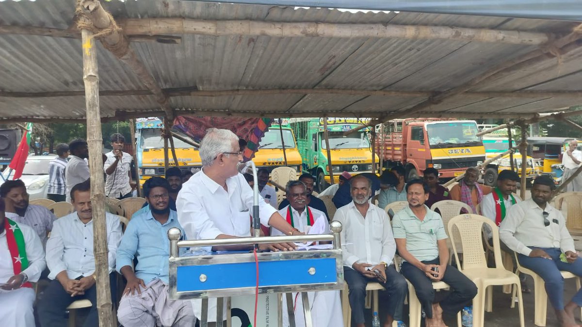 sdpitnhq's tweet photo. சிவகங்கை திருப்பத்தூர் நகரில் இரட்டை கோரிக்கைகளை வலியுறுத்தி SDPI கட்சி சார்பில் நடைபெற்ற தர்ணா போராட்டம்..!

#sdpitamilnadu #sivaganga #SDPI https://t.co/ikCicMEEXS
