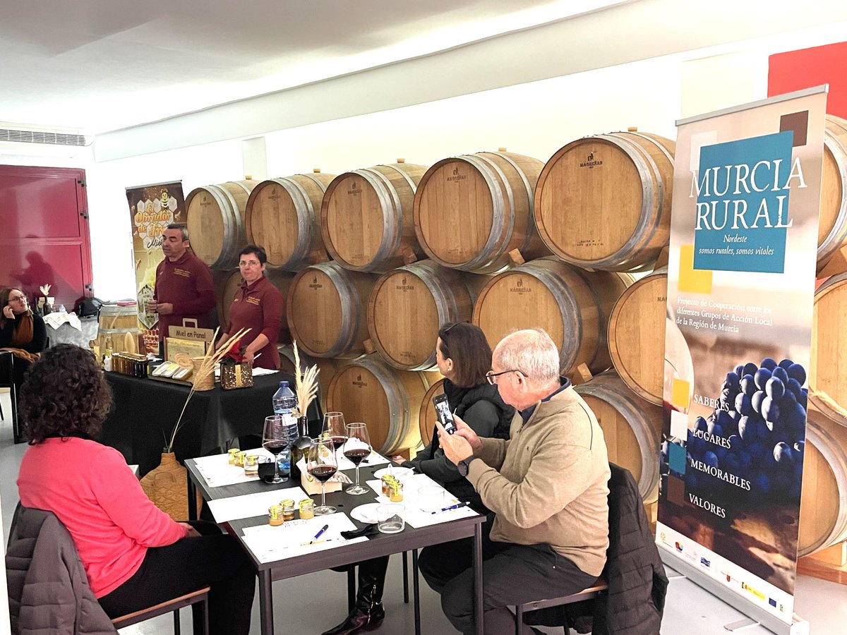 𝐂𝐀𝐓𝐀 𝐀𝐏𝐄𝐑𝐈𝐓𝐈𝐕𝐎 𝐄𝐍 𝐎𝐑𝐈𝐆𝐄𝐍 𝐄𝐍 𝐉𝐔𝐌𝐈𝐋𝐋𝐀
🍷Vinos, aceites, frutos secos, miel, etc. Promoción de productos agroalimentarios de calidad local.
Toda la información: 🔽
adcnordeste.es/post/catas-ape…
#cooperacion #murciarural #somosrurales #somosvitales