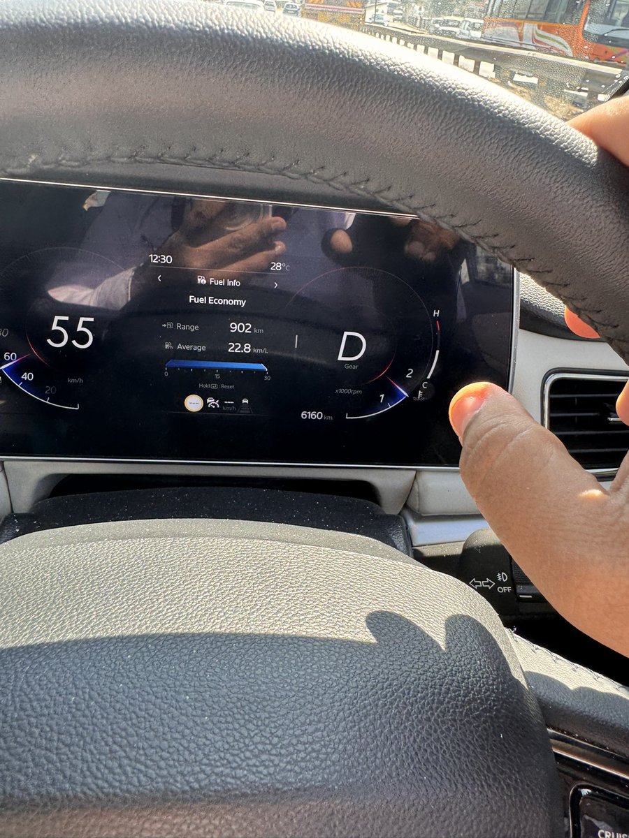 namekunal's tweet photo. @volklub paaji, this XUV700 diesel engine is so fantastically tuned. I’m regularly getting 20+ Kpl on my highway drives (Shell normal diesel) with adaptive cruise at 80. Also an absolute joy to drive https://t.co/7XyRgFelSF
