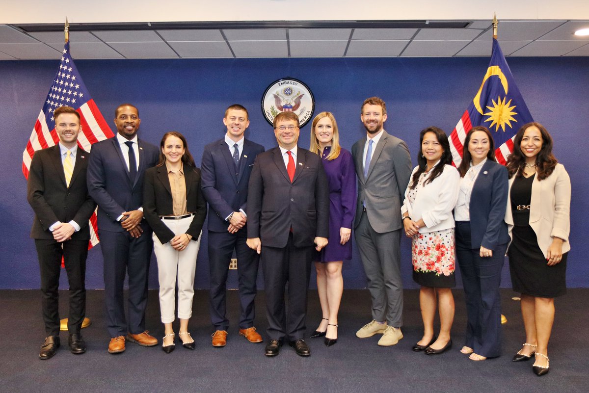 Welcome to #Malaysia, American <a href="/ACYPL/">ACYPL</a> participants!  Your visit is a great opportunity to exchange ideas, build friendships, and strengthen ties between our nations. #USMYSamaSama