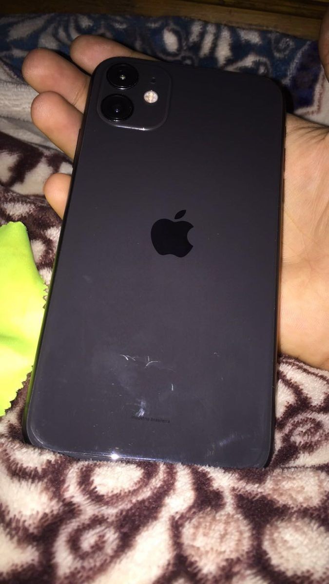 Berhubung iPhone 15 udah keluar
Gw mau GIVEAWAY pict iPhone 11 128Gb ini

Syaratnya gampang
1. Cukup like, Rt &amp; komen "DONE